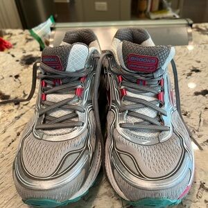 Brooks 10.5 like new